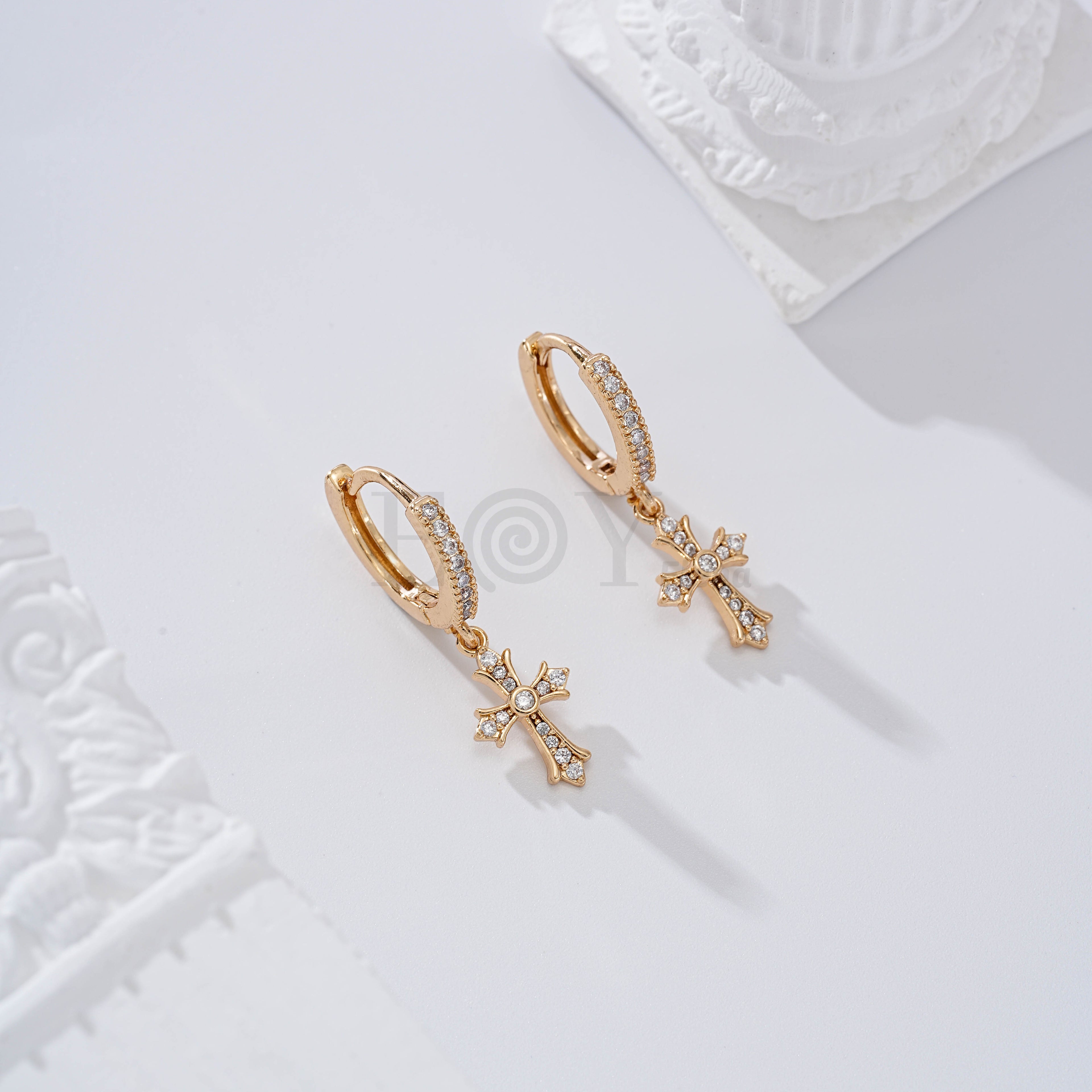 Pendientes de aro cruz circonitas gold-filled