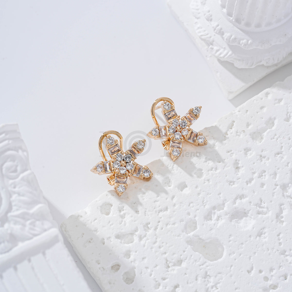 Pendientes flor cierre omega gold-filled