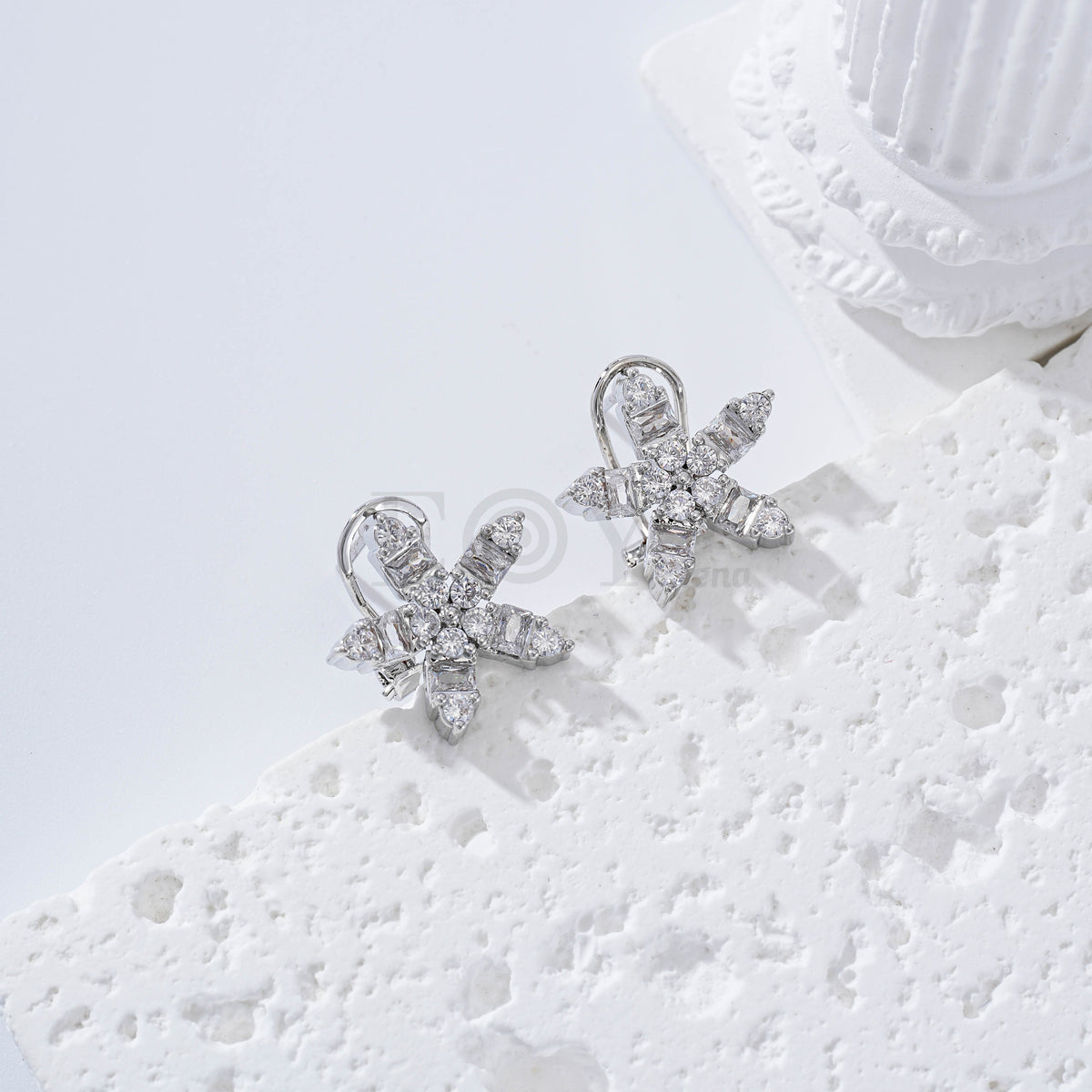 Pendientes flor cierre omega gold-filled