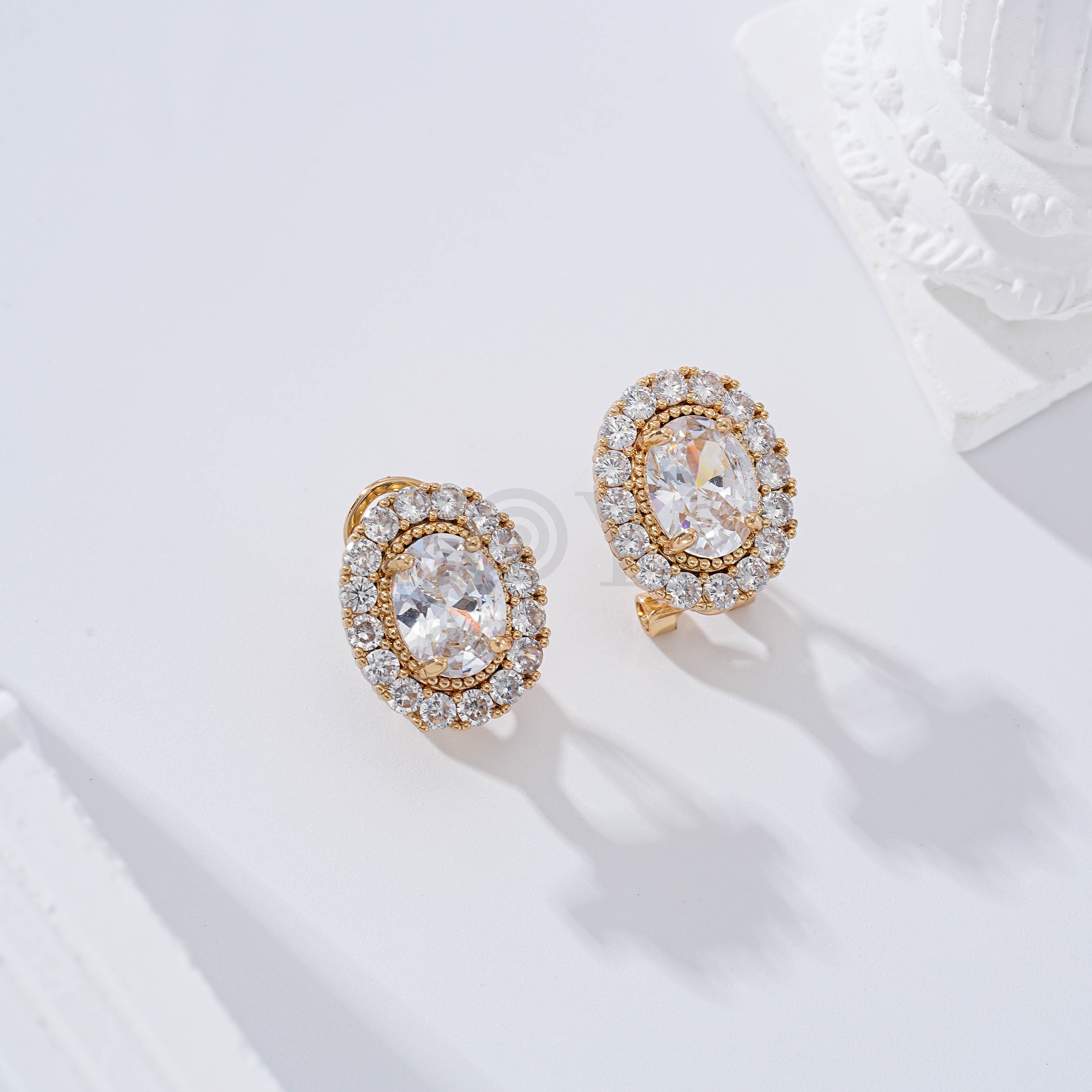 Pendientes piedra cierre omega gold-filled