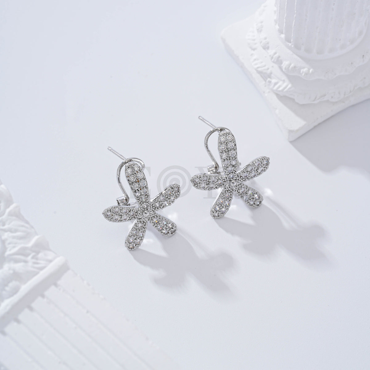 Pendientes flor cierre omega gold-filled