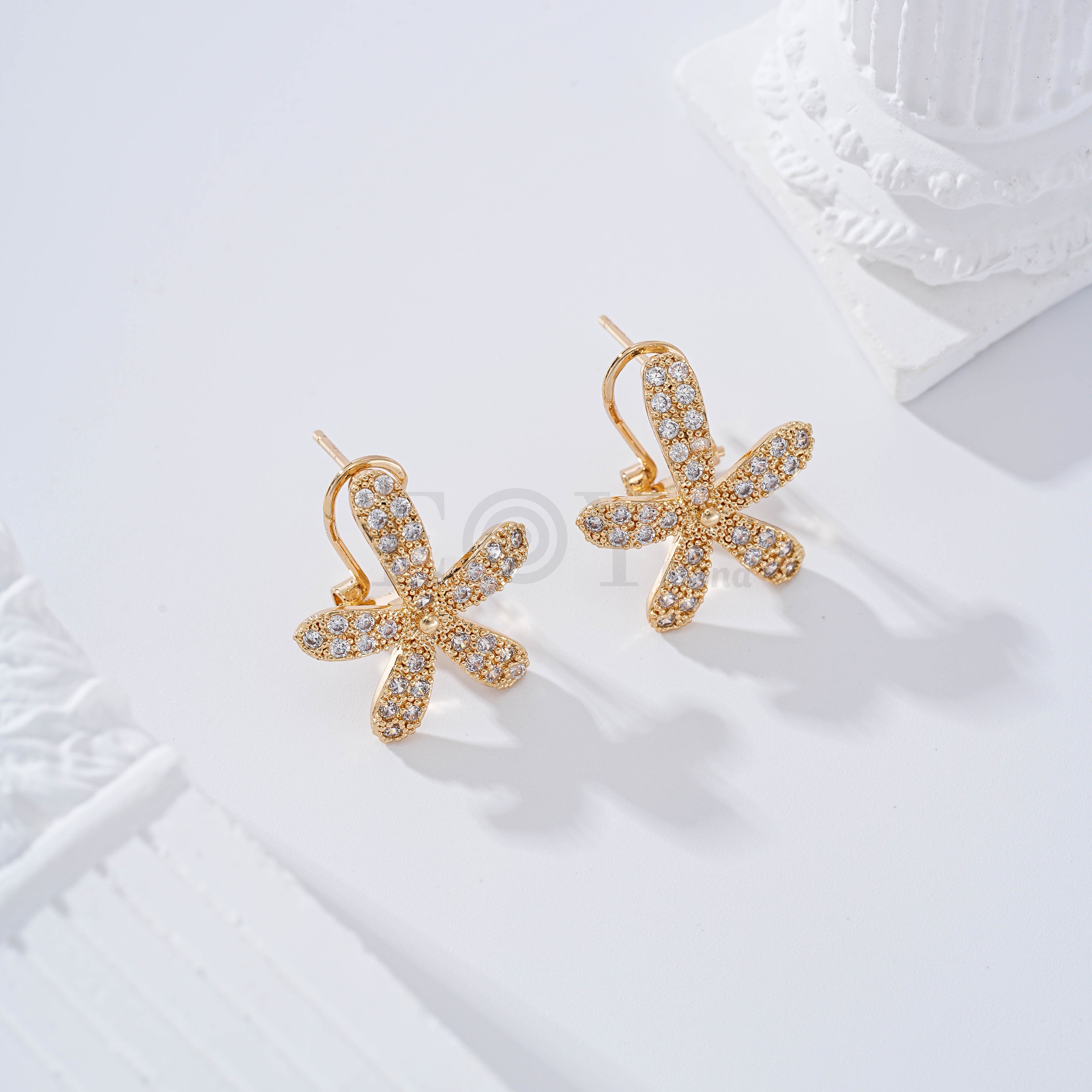 Pendientes flor cierre omega gold-filled