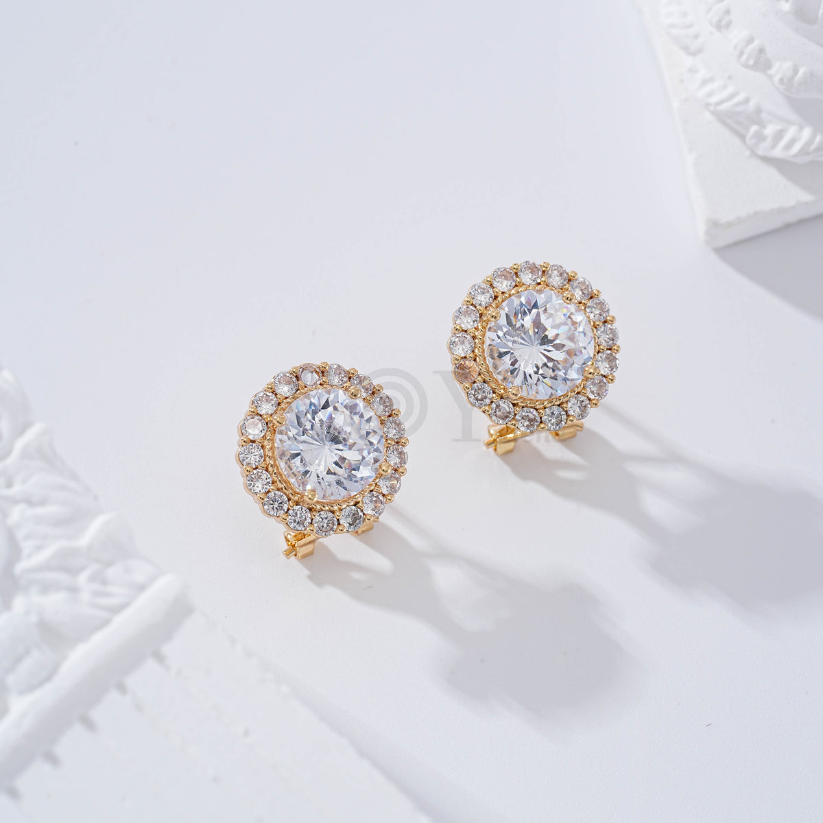 Pendientes piedra redonda cierre omega gold-filled