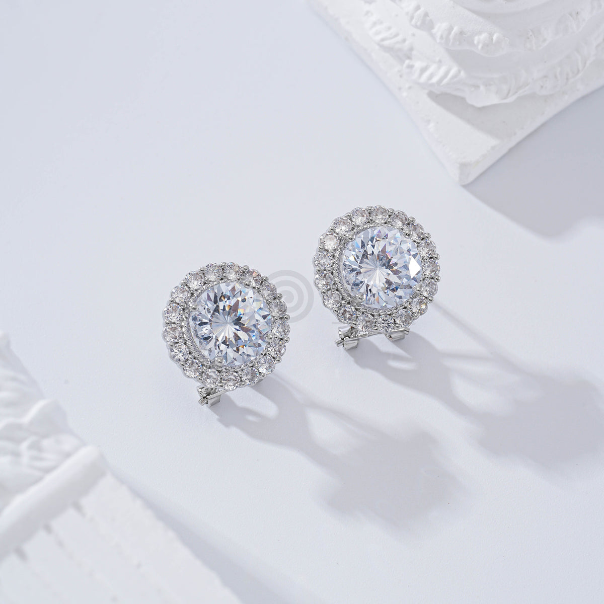 Pendientes piedra redonda cierre omega gold-filled
