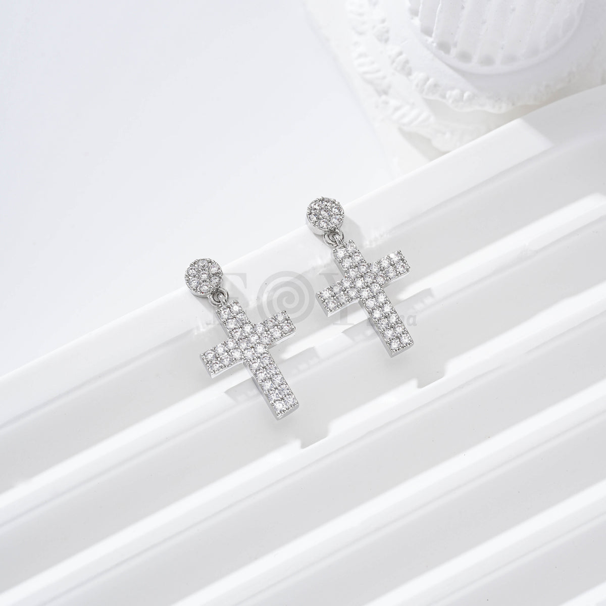 Pendientes cruz circonitas gold-filled