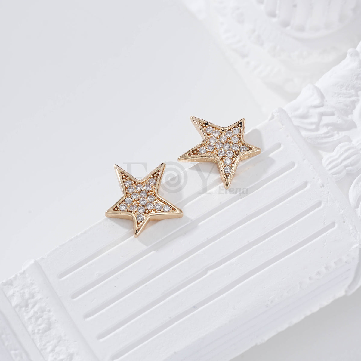 Pendientes estrella irregular circonitas gold-filled