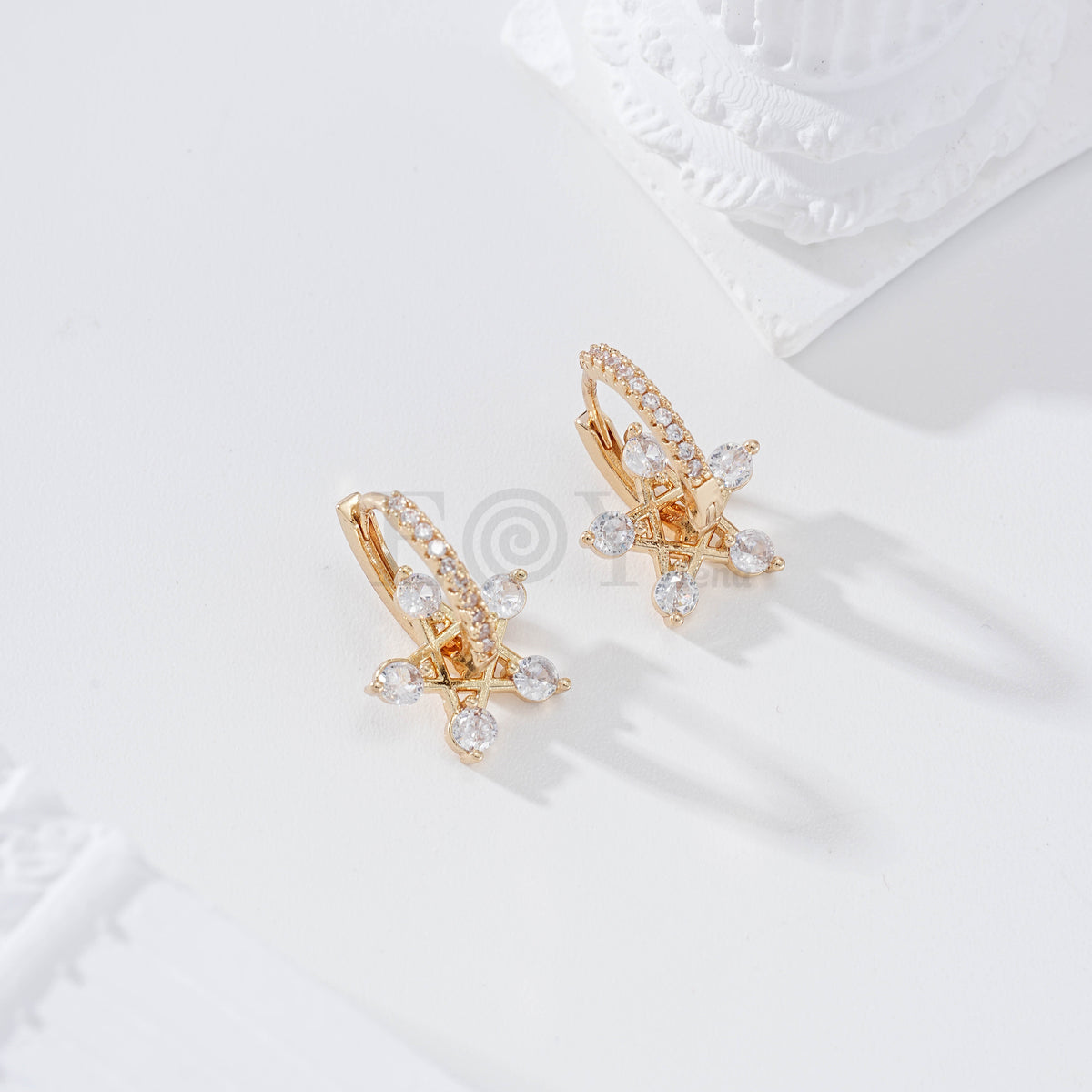 Aro con estrellas y piedra gold-filled