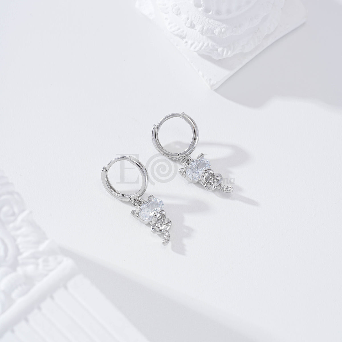 Pendientes de aro con gato circonita gold-filled