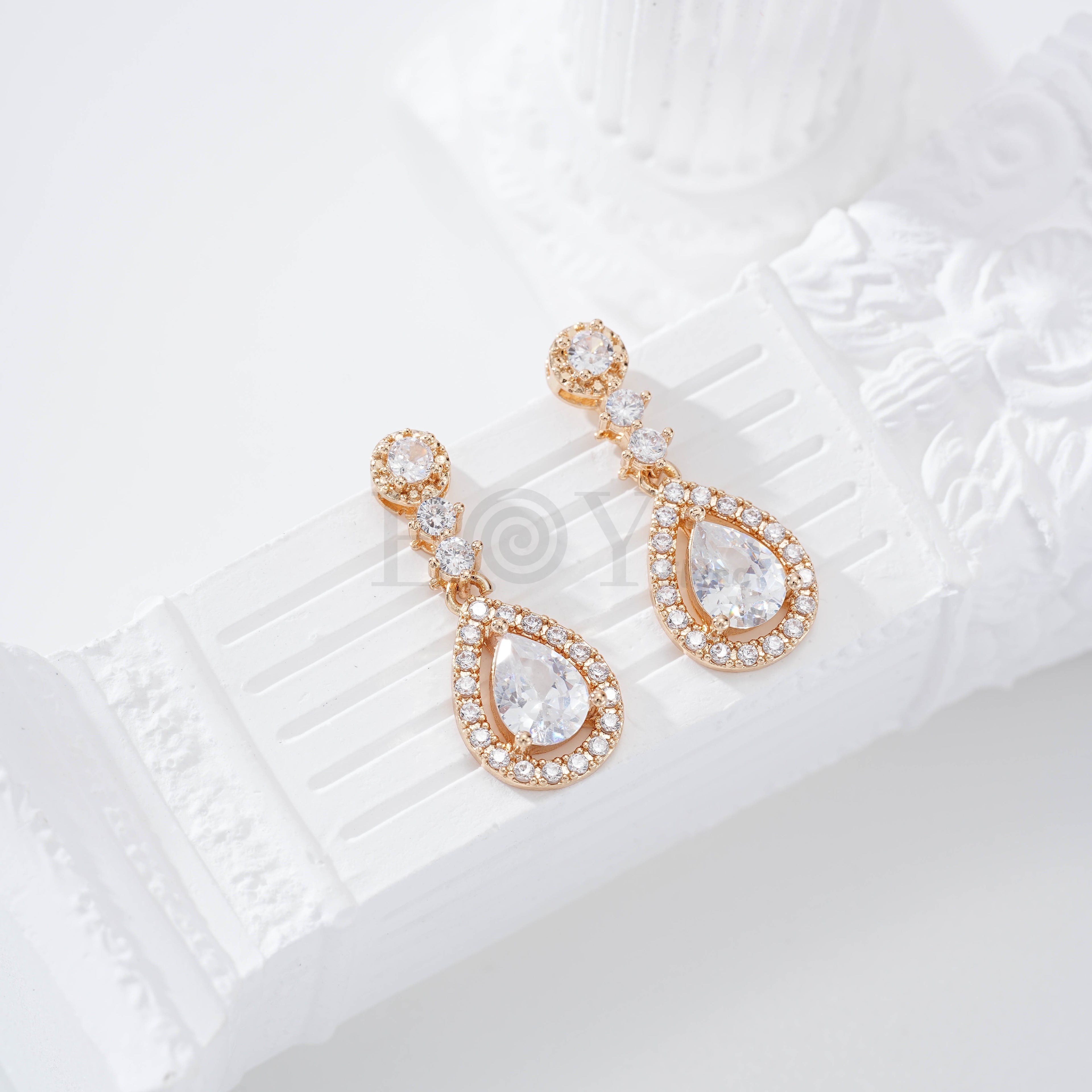 Pendientes con circonitas gold-filled