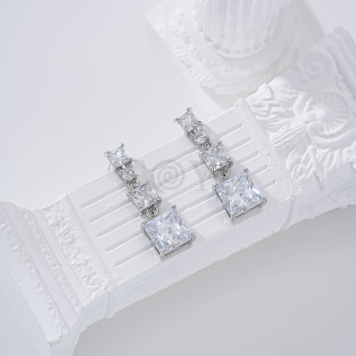 Peendientes con circonitas cuadradas gold-filled