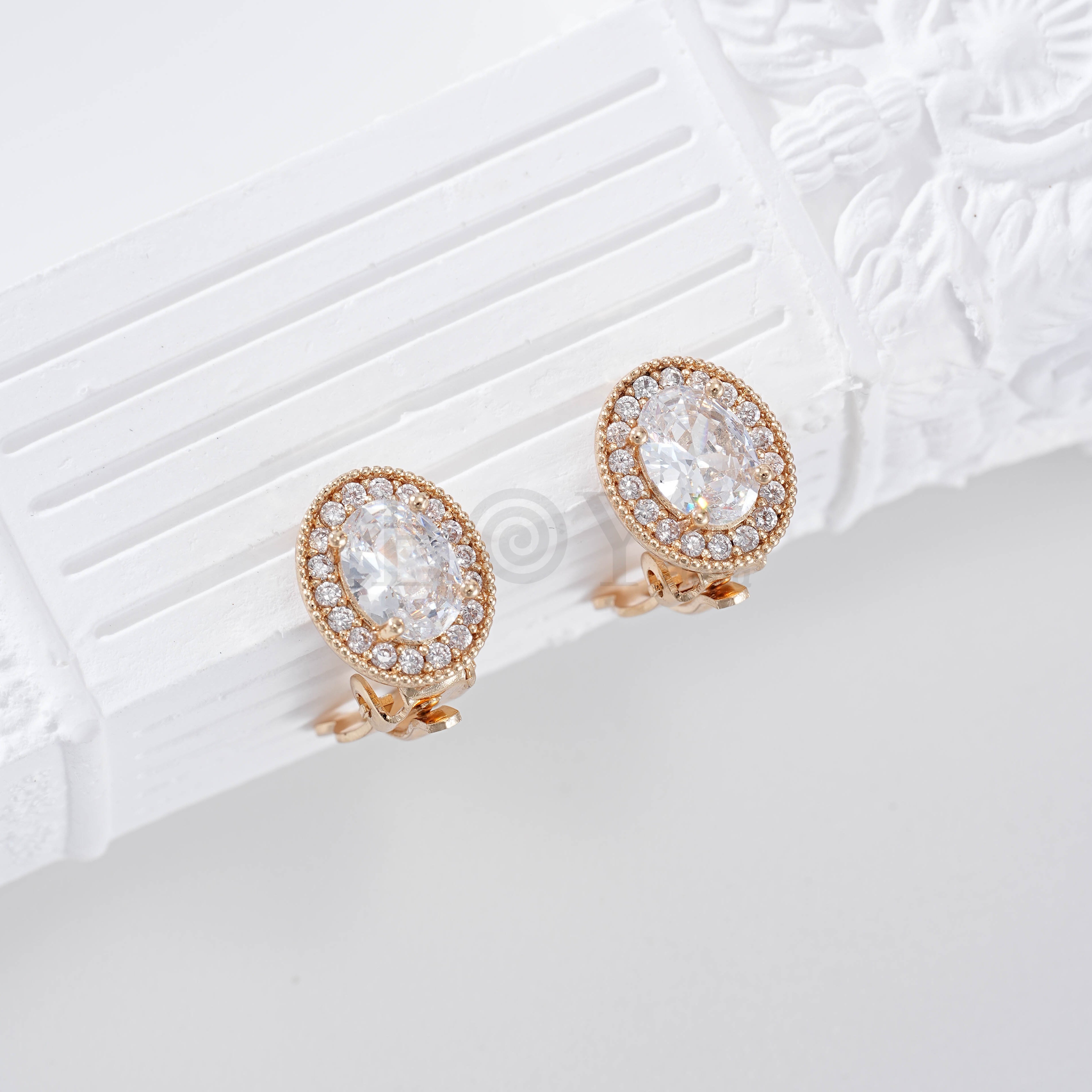 Pendientes ovalados circonita pinza gold-filled