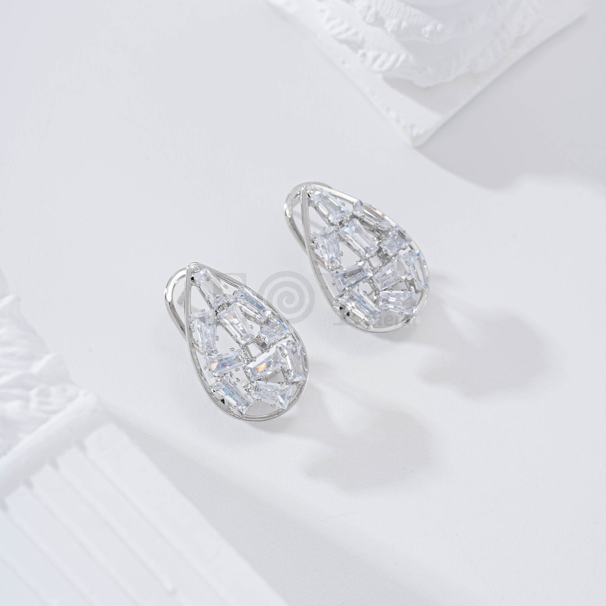 Pendientes gota cierre omega gold-filled