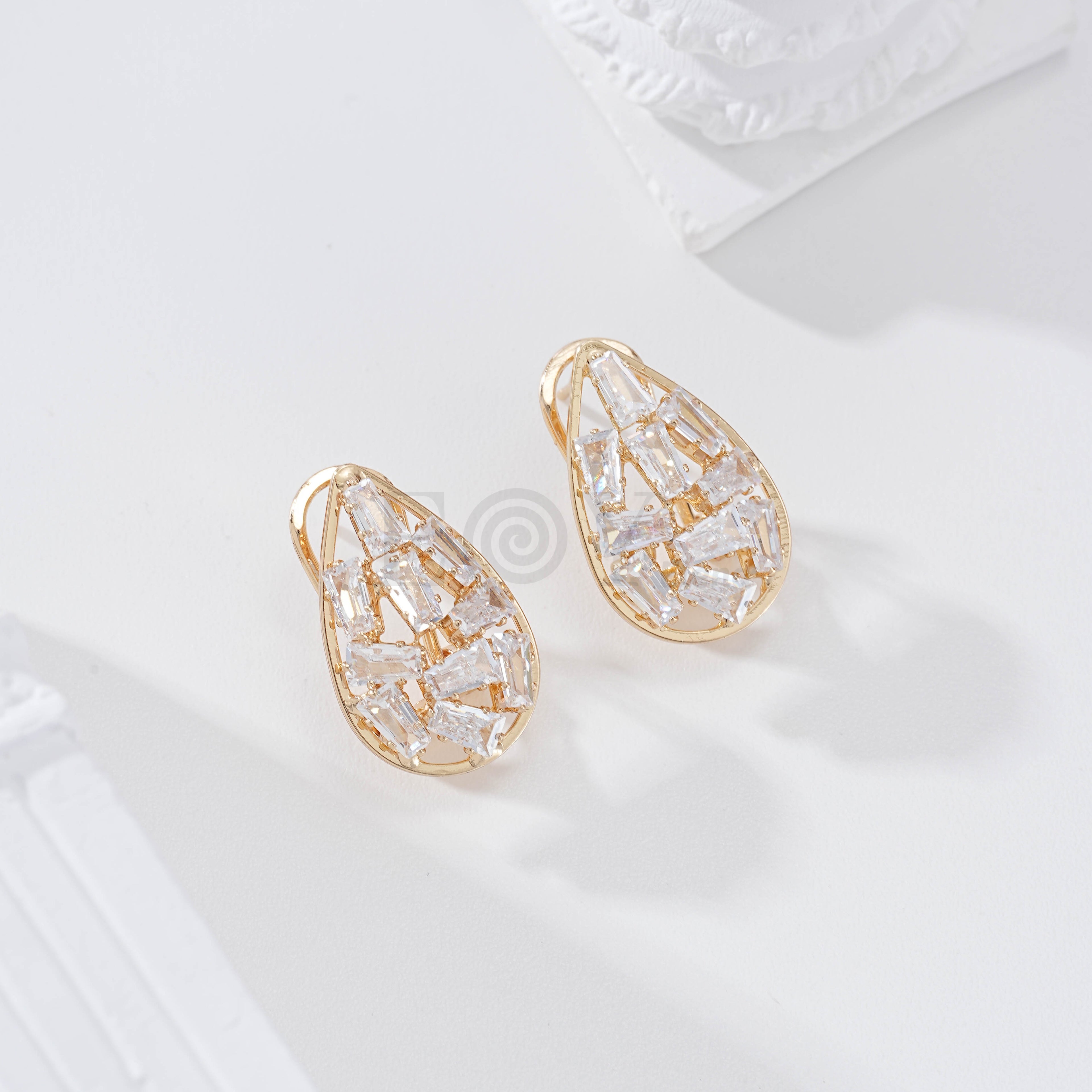 Pendientes gota cierre omega gold-filled
