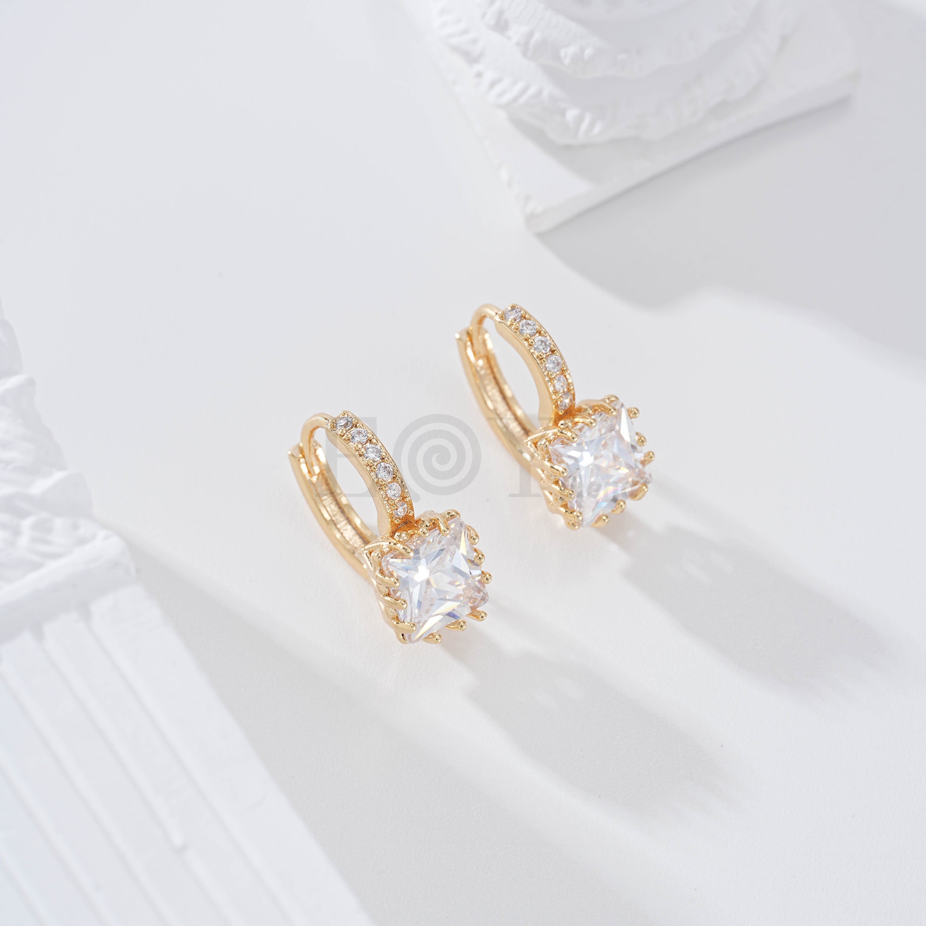 Aro con piedra cuadrada goldfield
