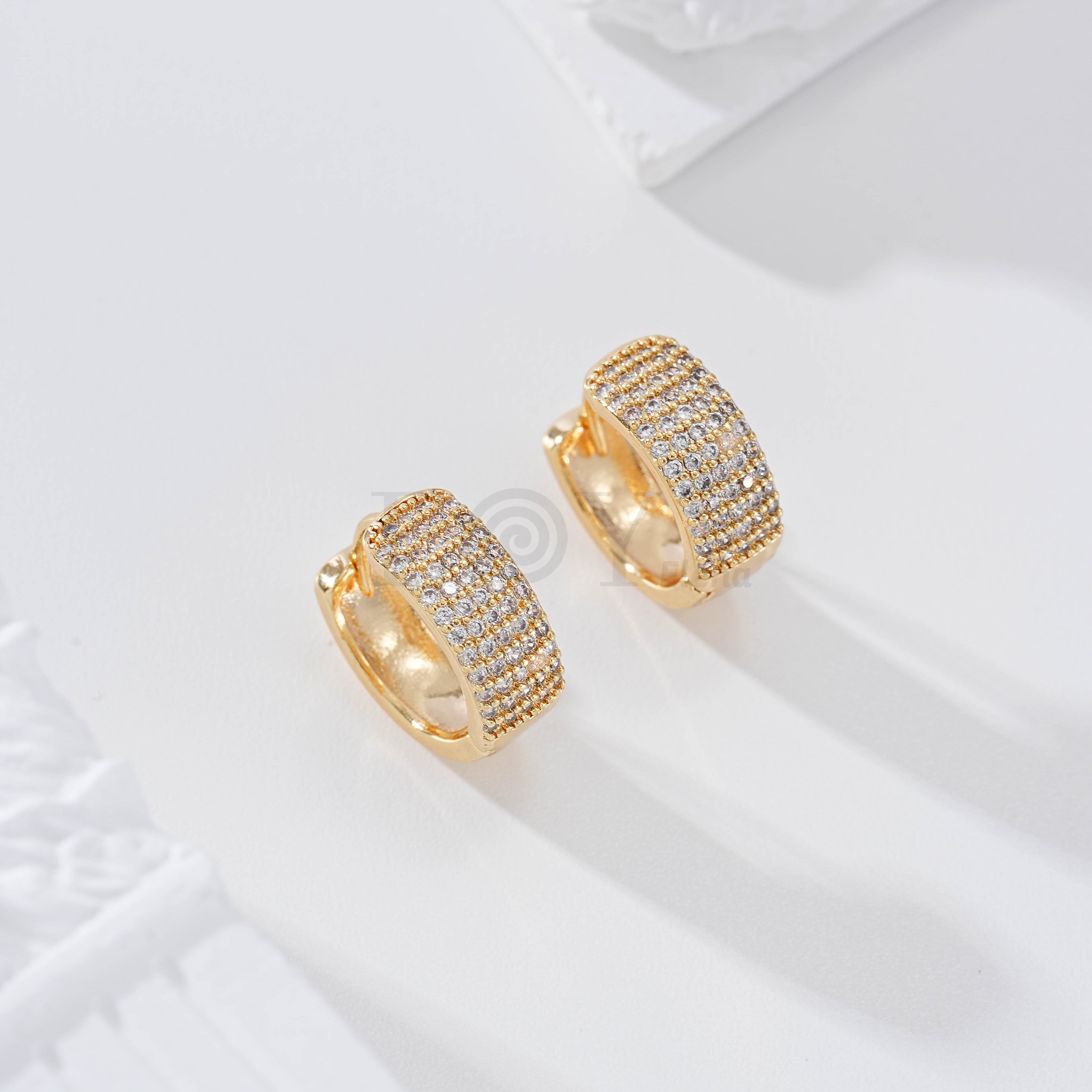 Aro grueso con circonitas goldfield