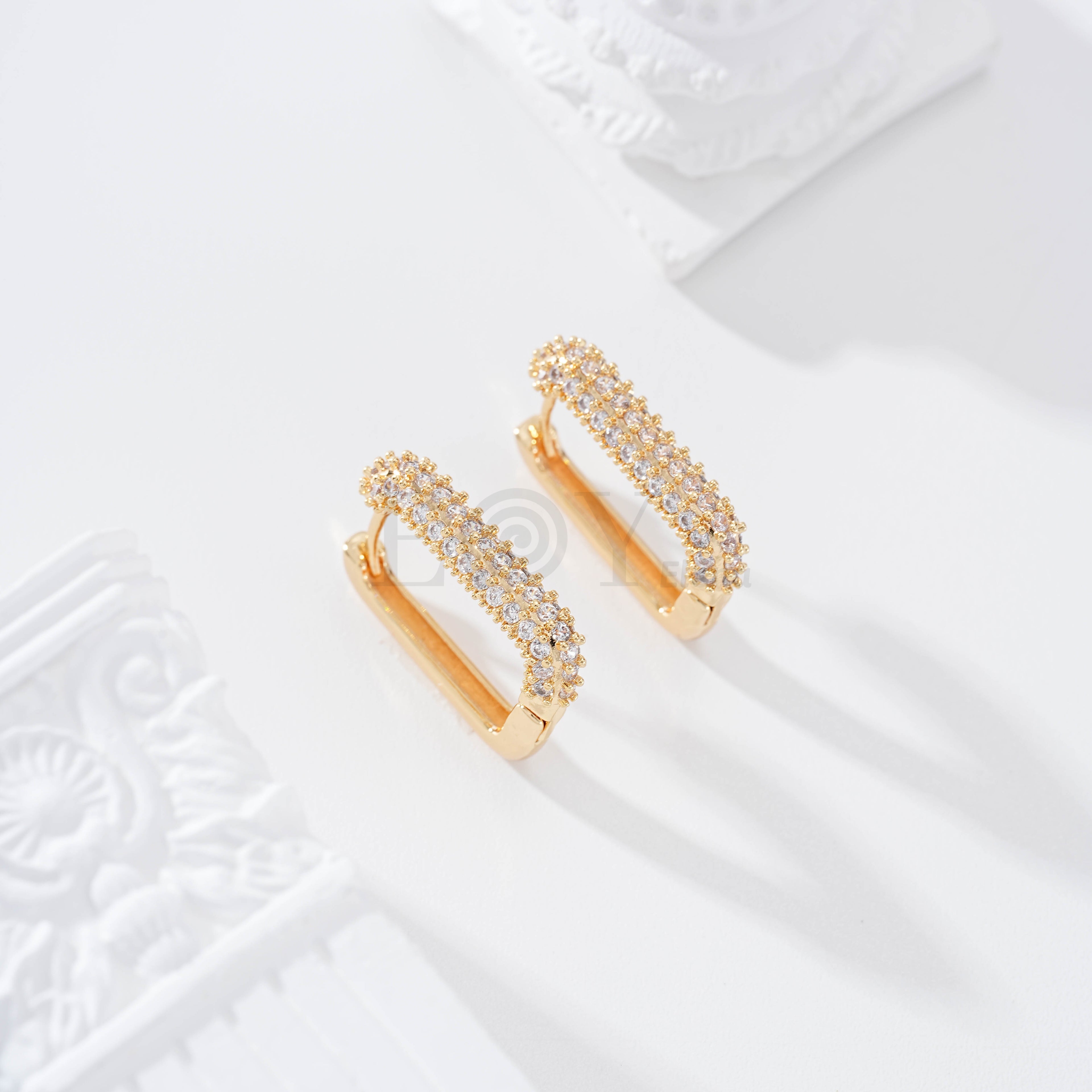 Aro cuadrado con circonitas goldfield