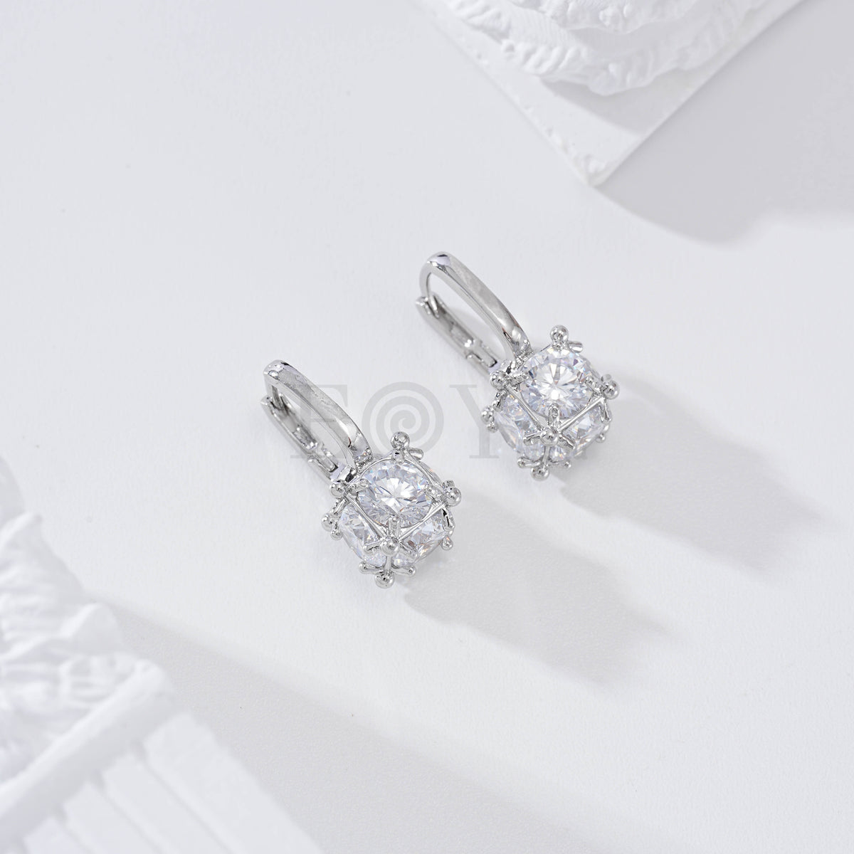 Pendientes de aro con circonita cubo gold-filled