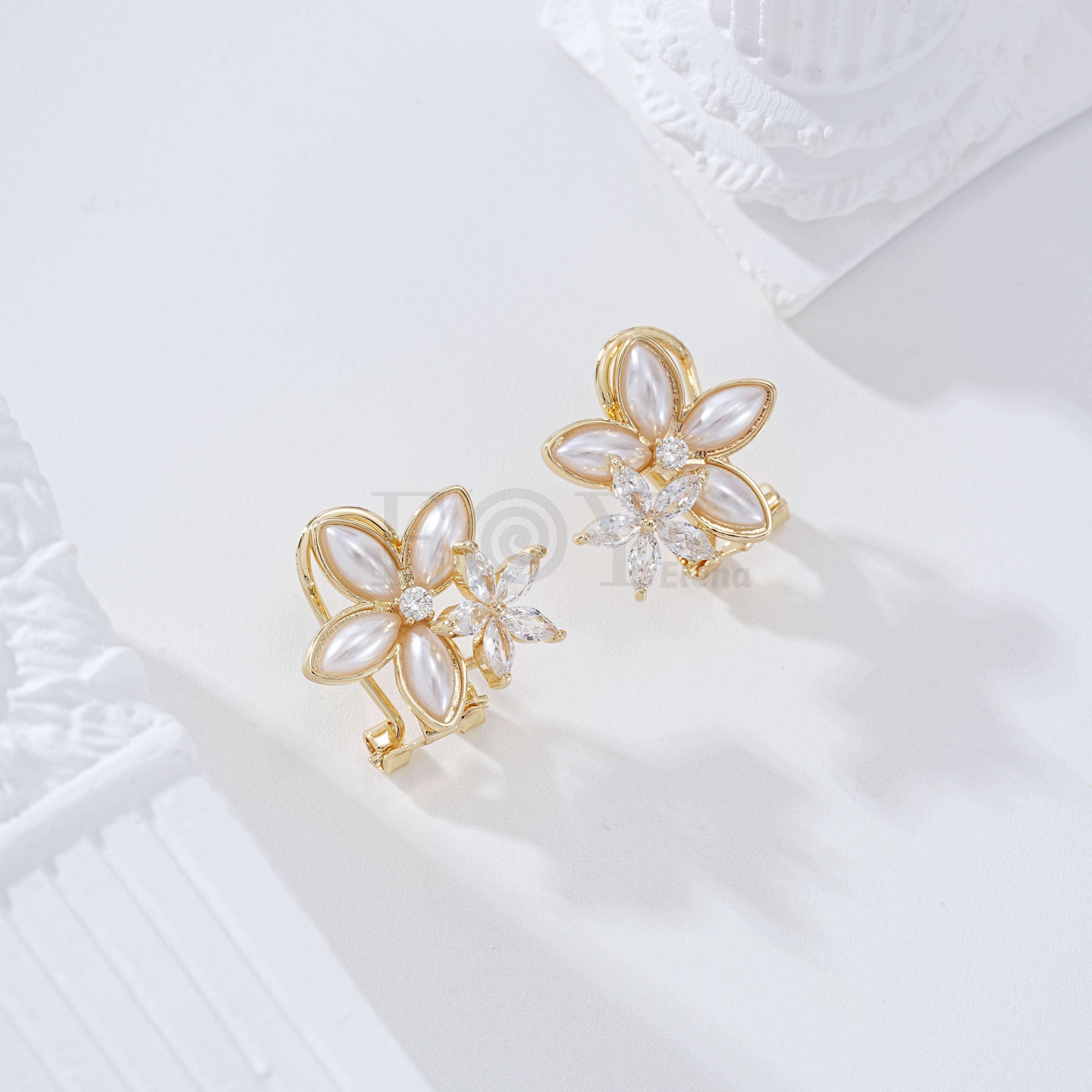 Pendientes doble flor cierre omega goldfield