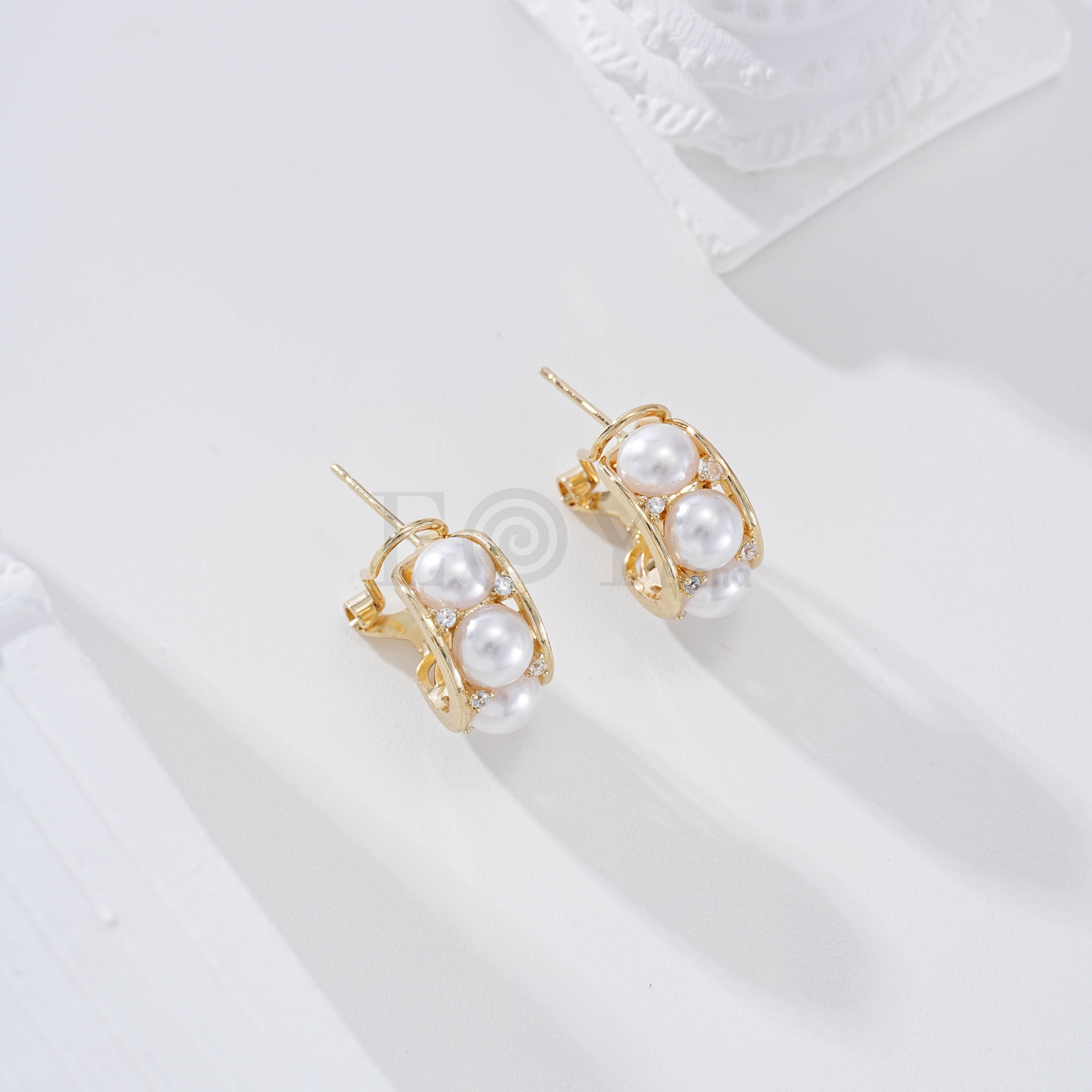 Pendientes con perlas cierre omega goldfield