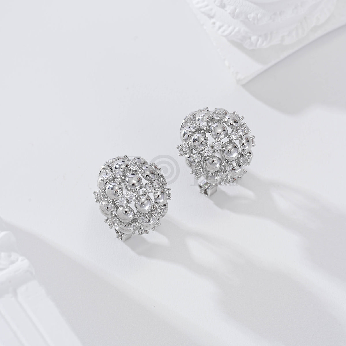 Pendientes redondos cierre omega gold-filled