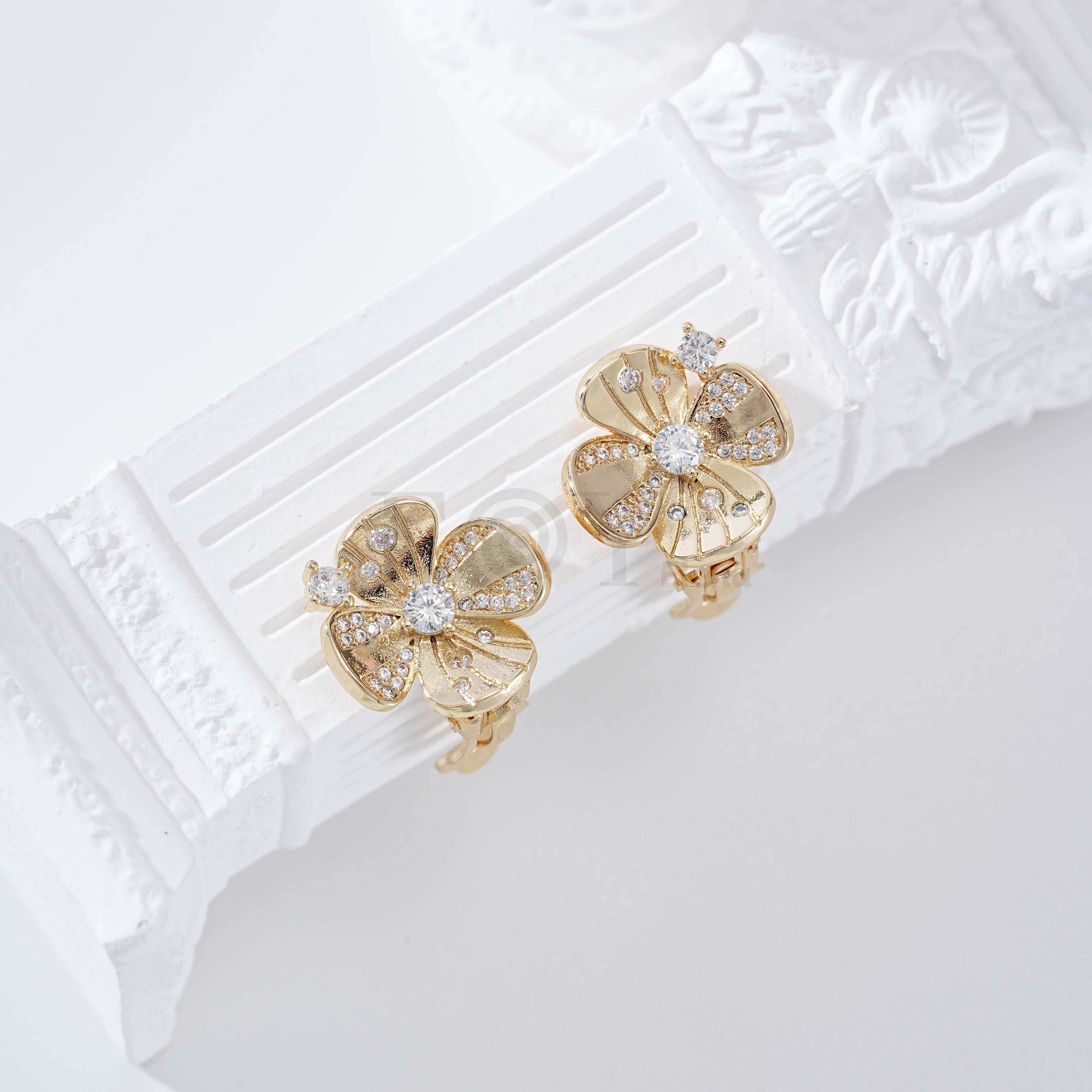 Pendiente flor pinza goldfield