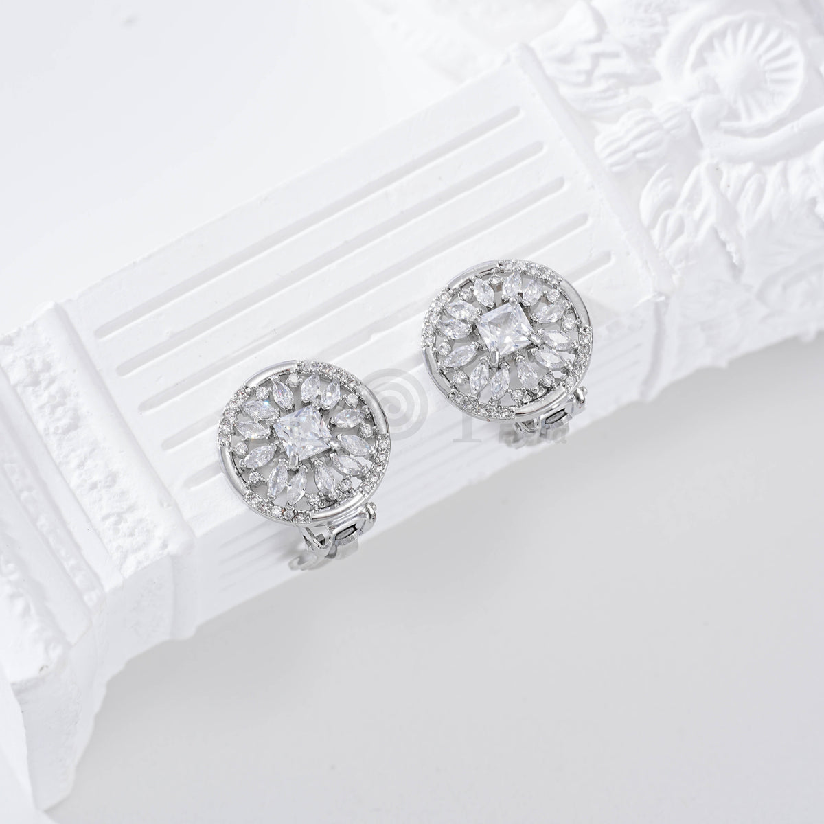 Pendientes redondos circonitas pinza gold-filled