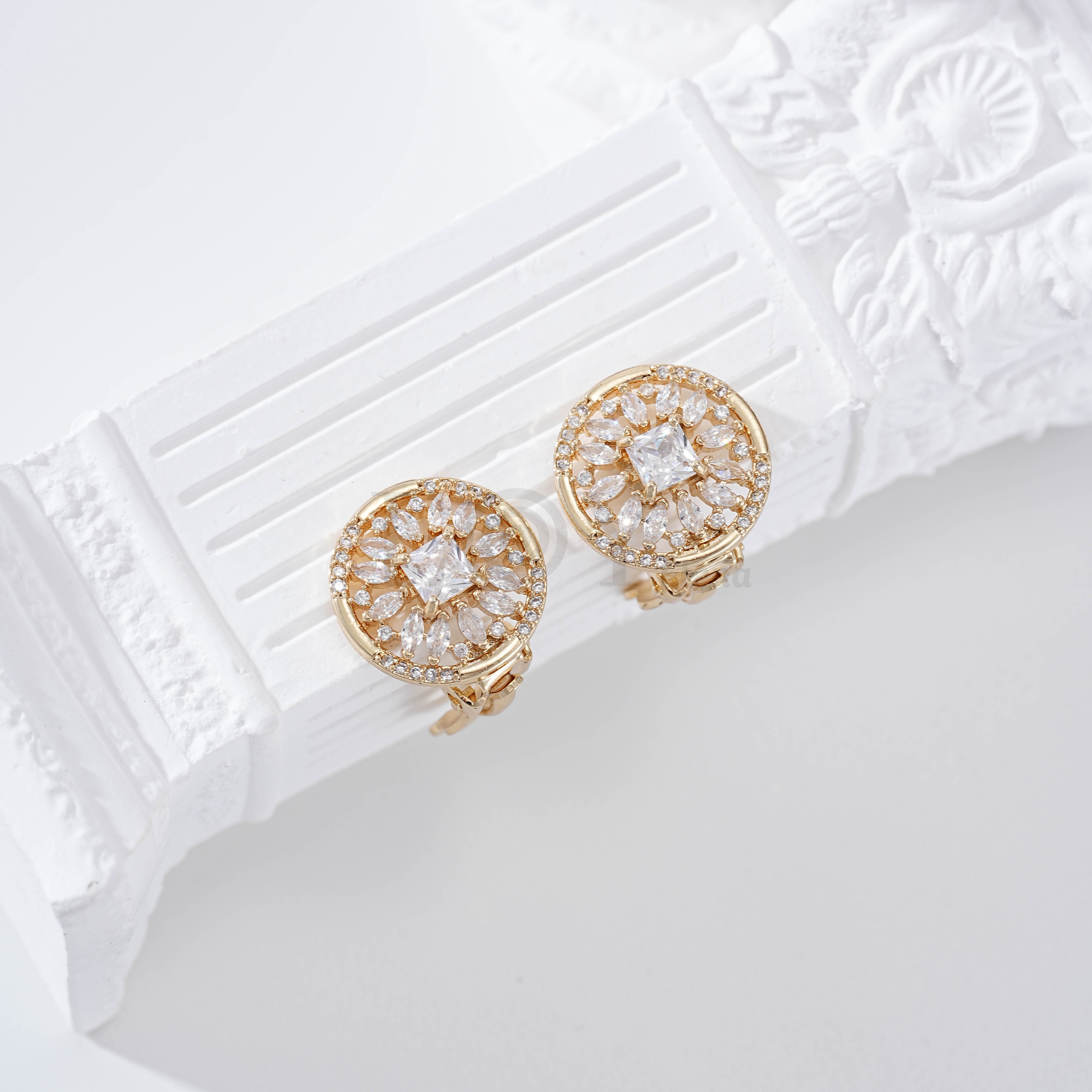Pendientes redondos circonitas pinza goldfield