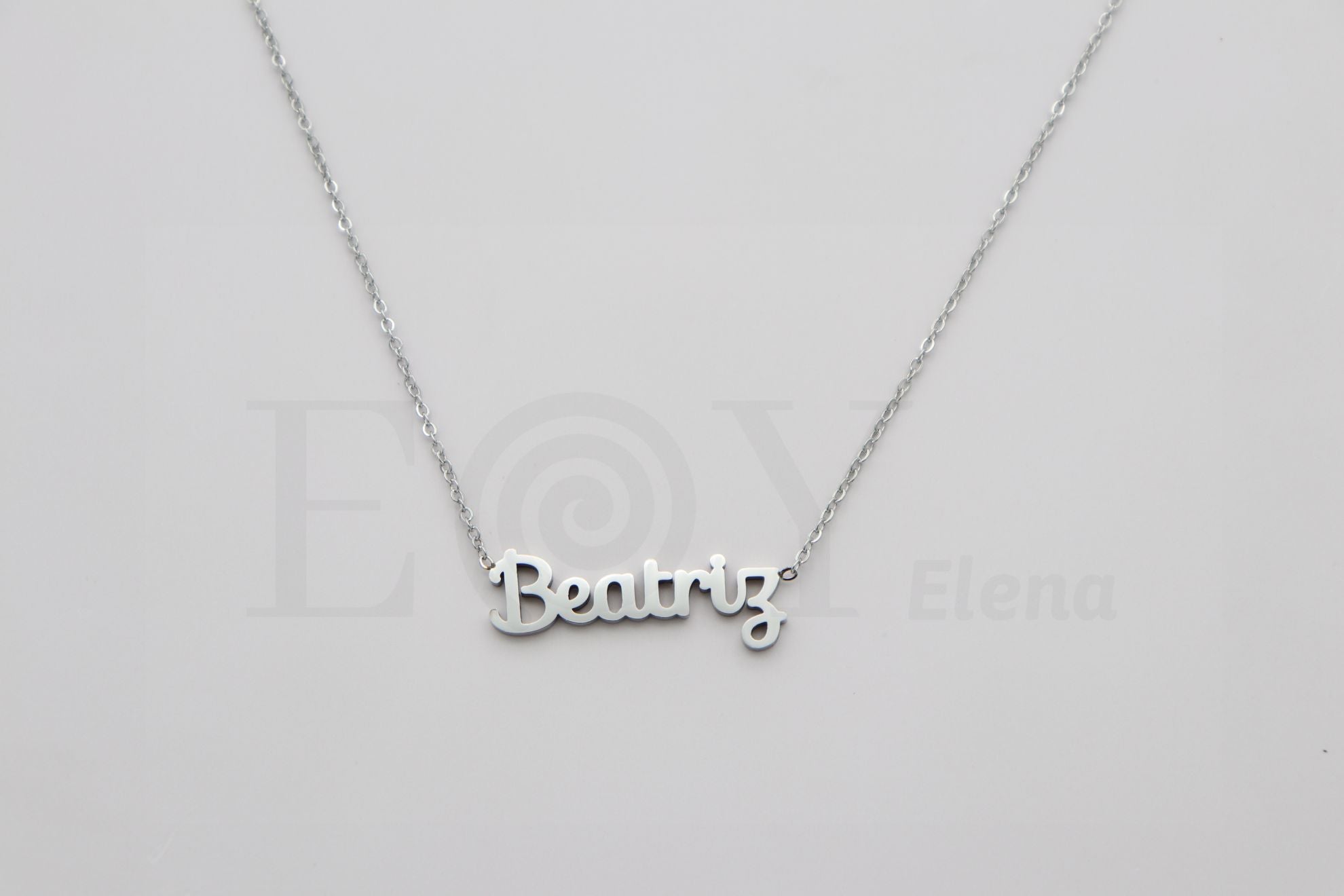 “Beatriz”名字项链