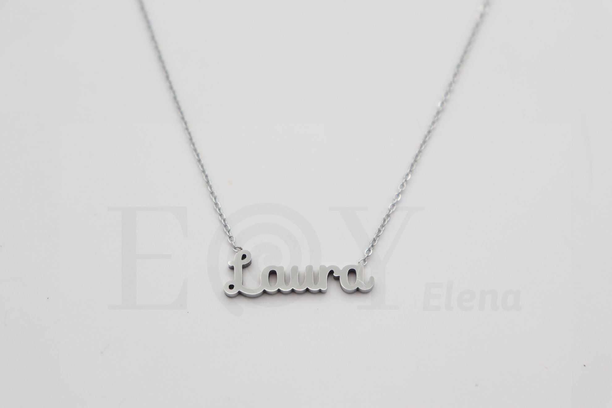 Collar de nombre "Laura"