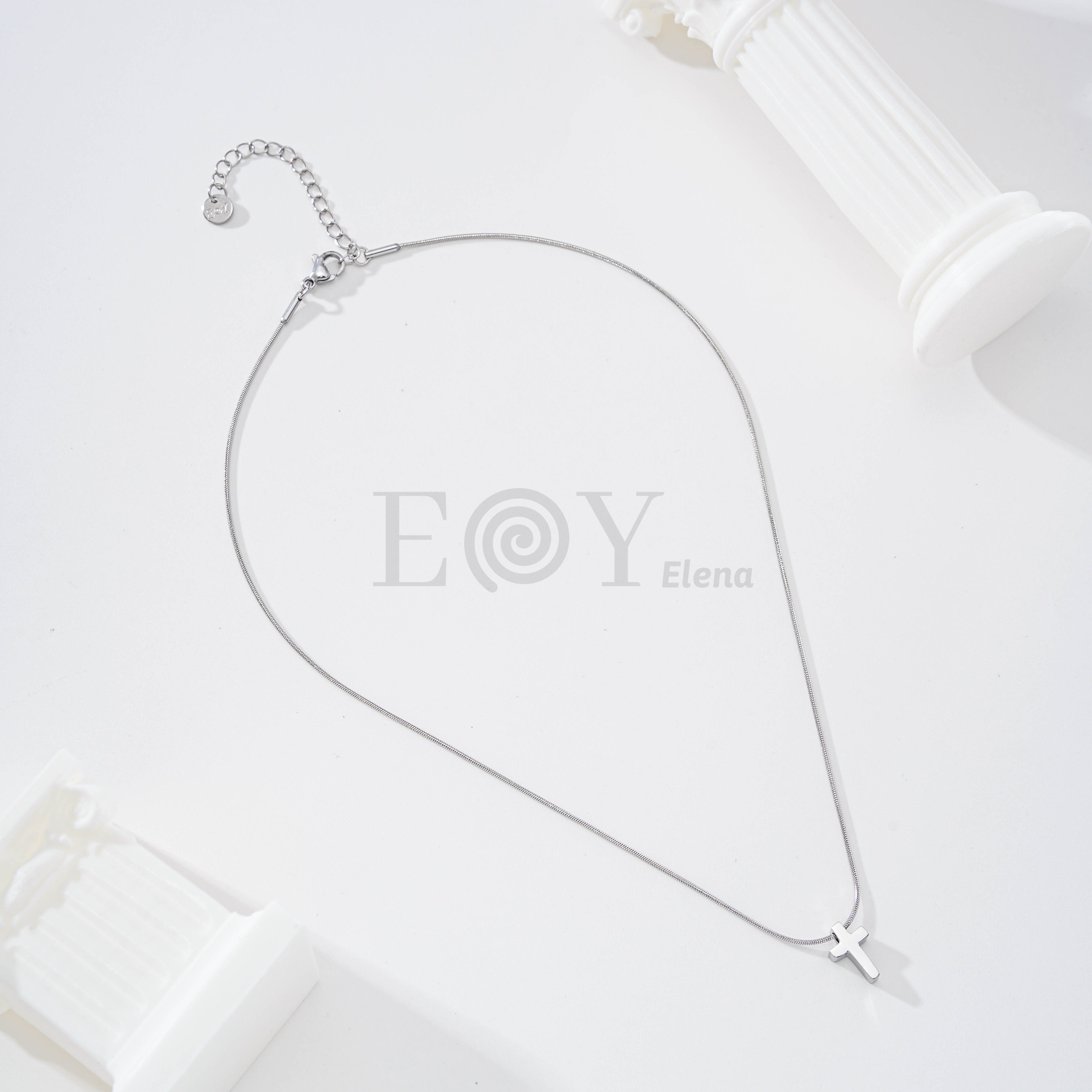 Collar Cruz Minimalista