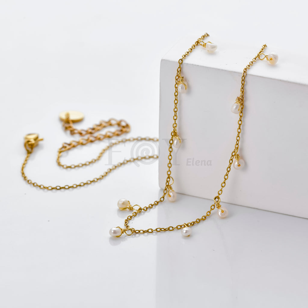 Collar con perlas colgantes