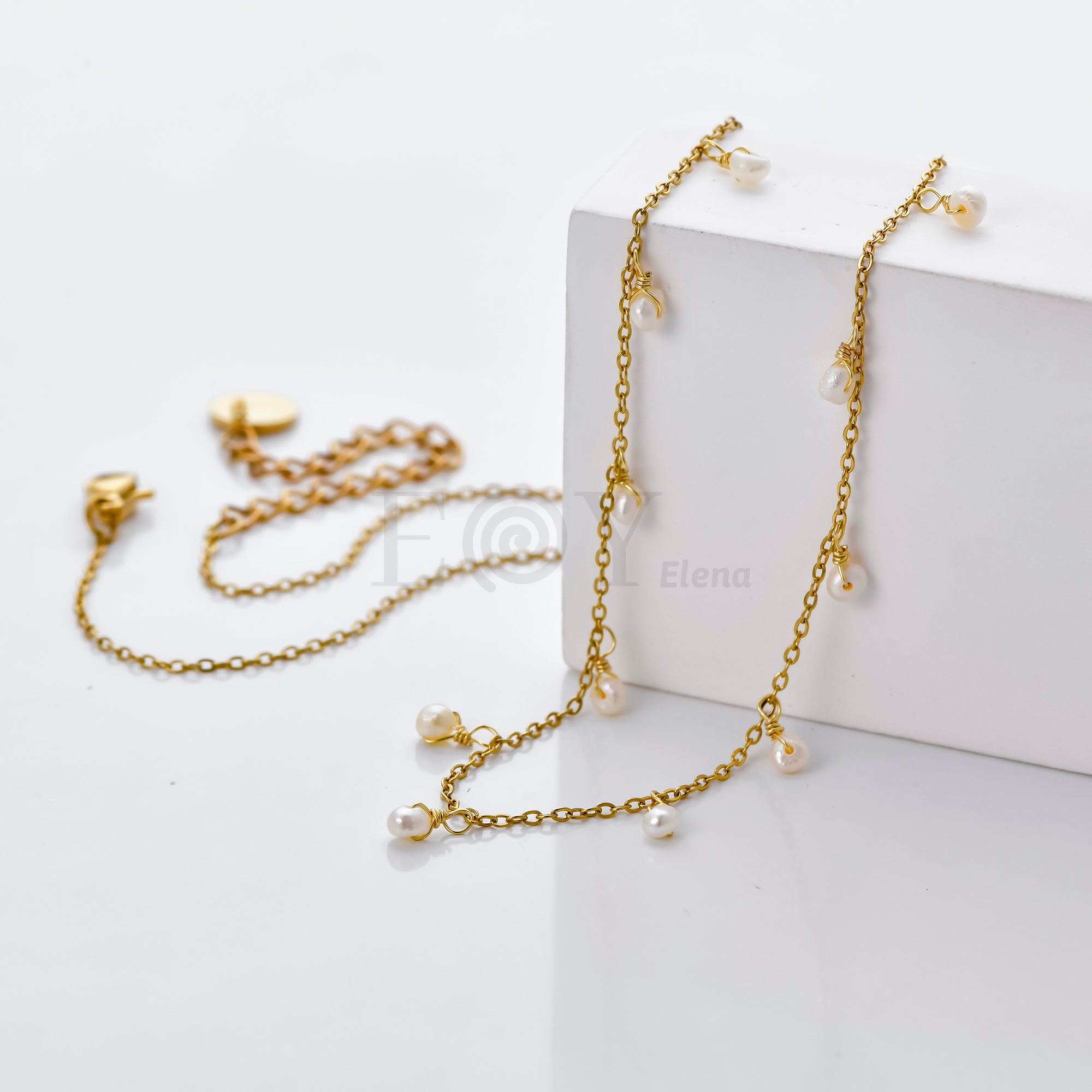 Collar con perlas colgantes