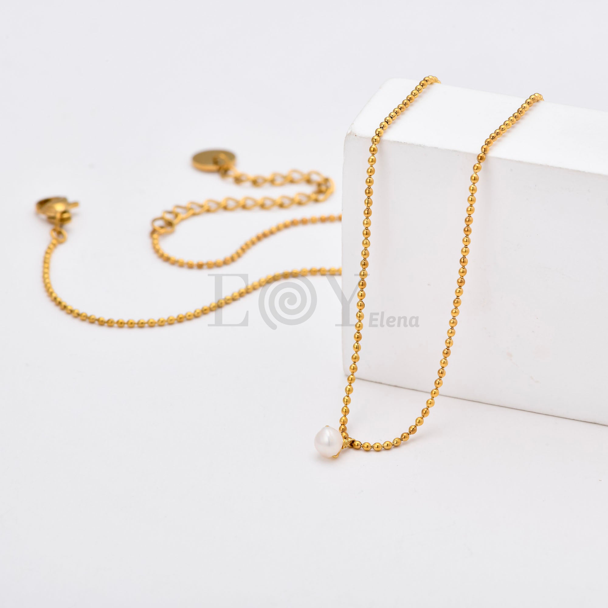 Collar con Perla Colgante de Acero