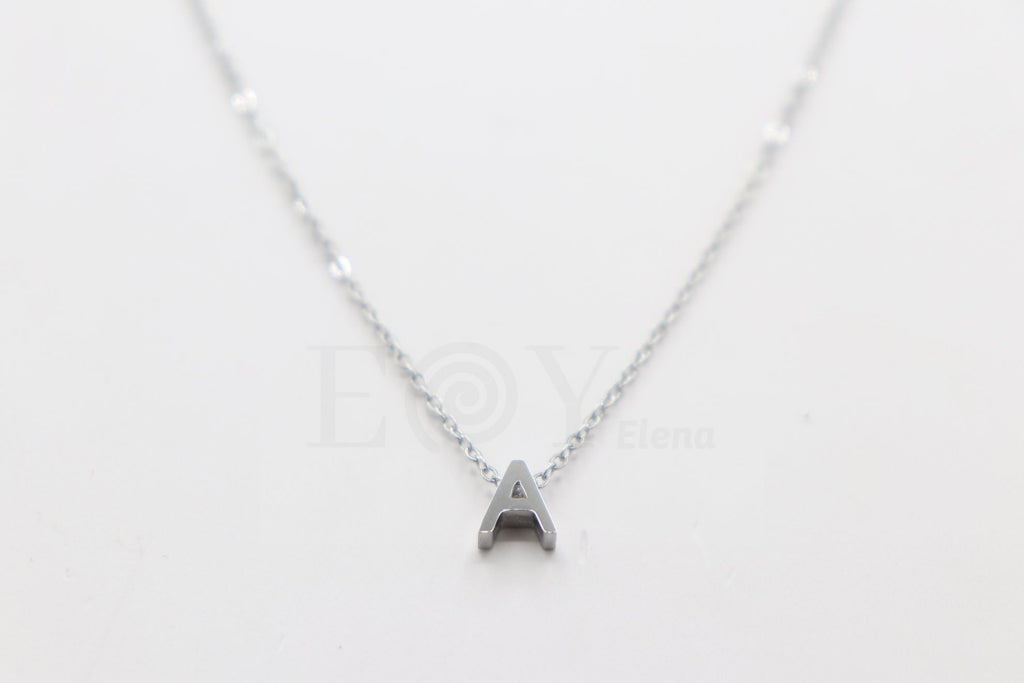 Collar de letra "A"