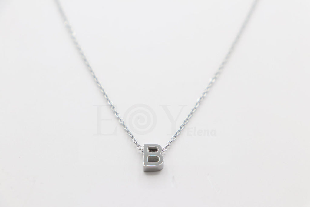 Collar de letra "B"