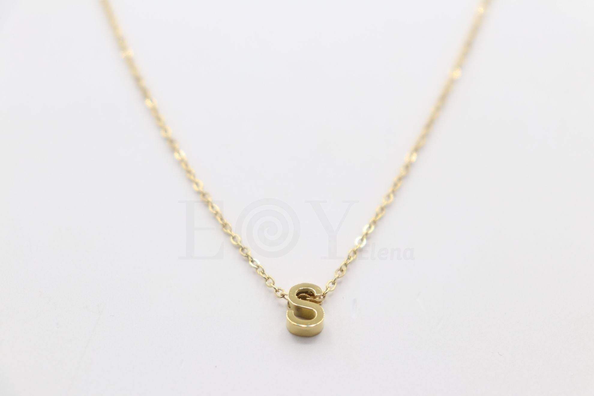 Collar de letra "S"