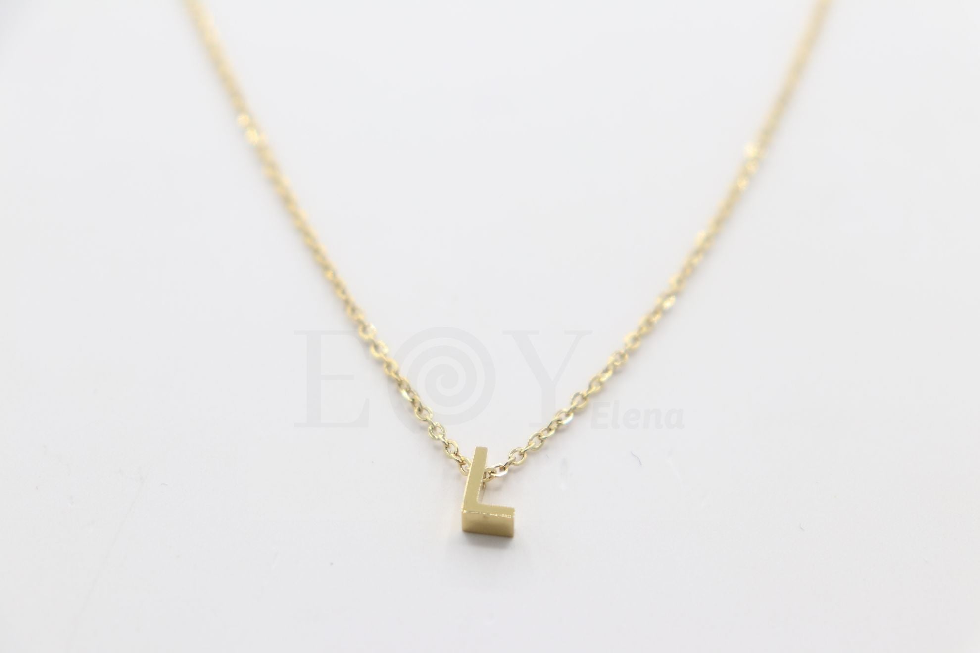 Collar de letra "L"