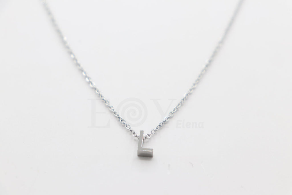 Collar de letra "L"