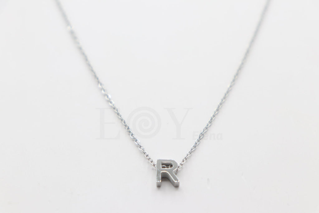 Collar de letra "R"