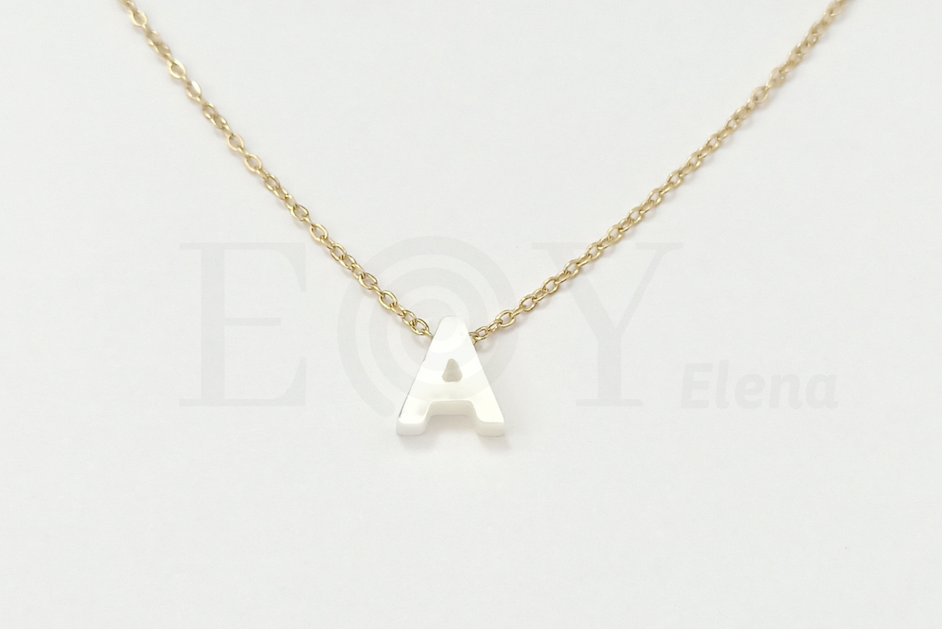 Collar de nácar letra "A"