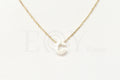 Collar de nácar letra "C"