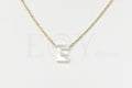 Collar de nácar letra "E"