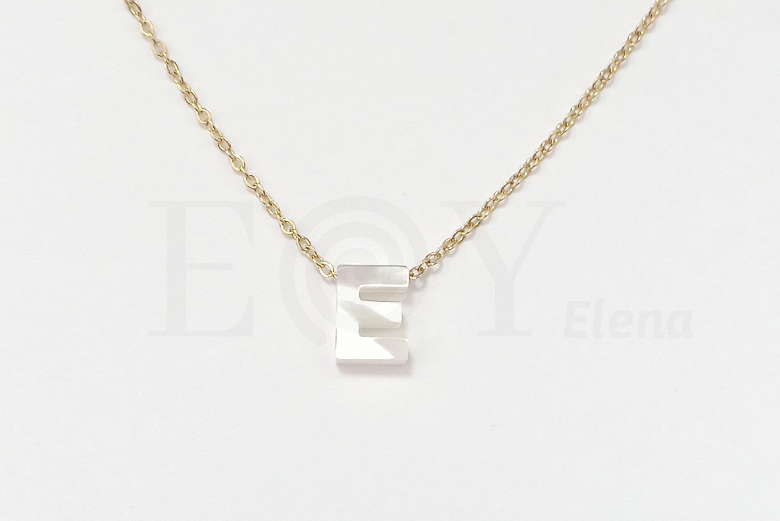 Collar de nácar letra "E"