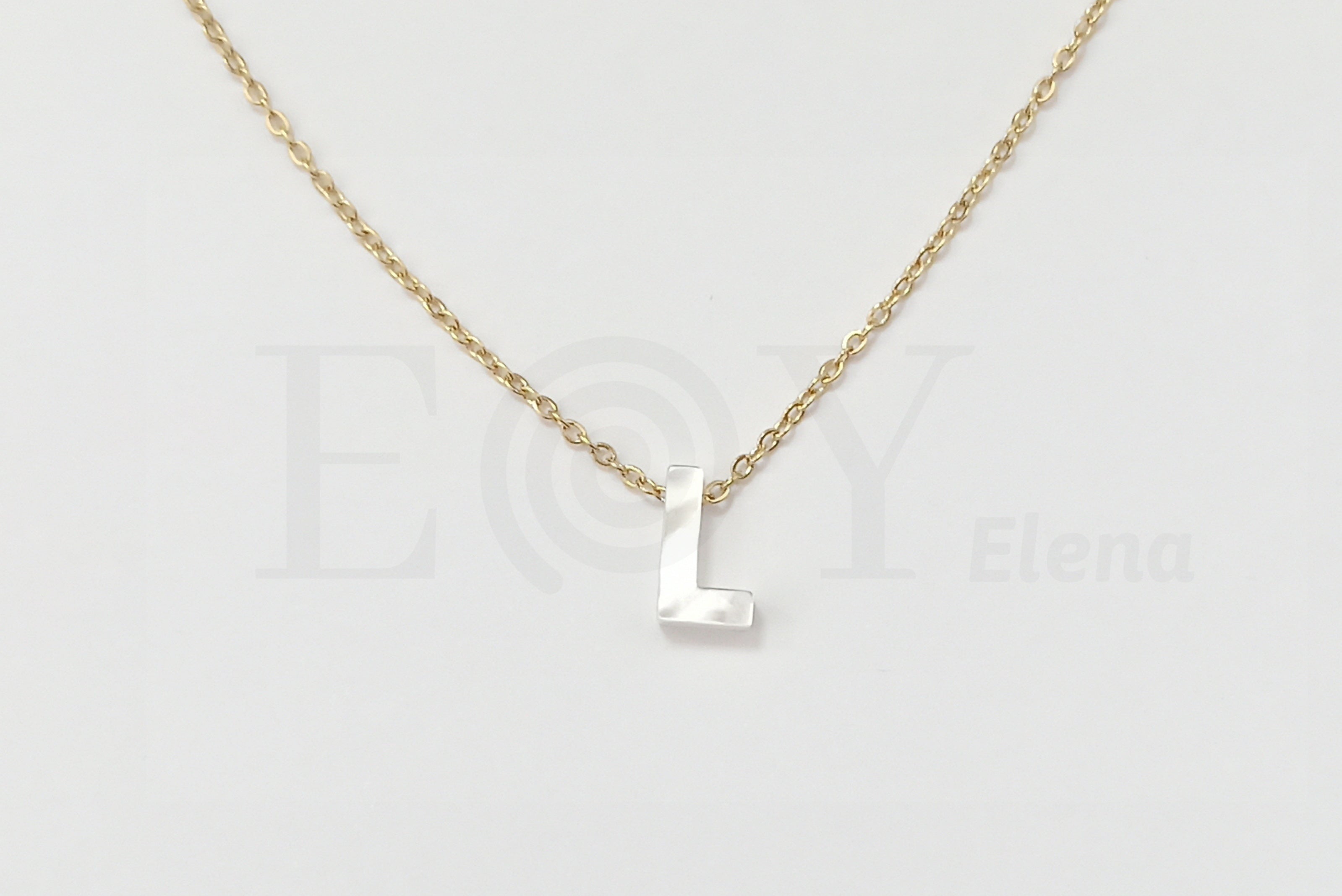 Collar de nácar letra "L"