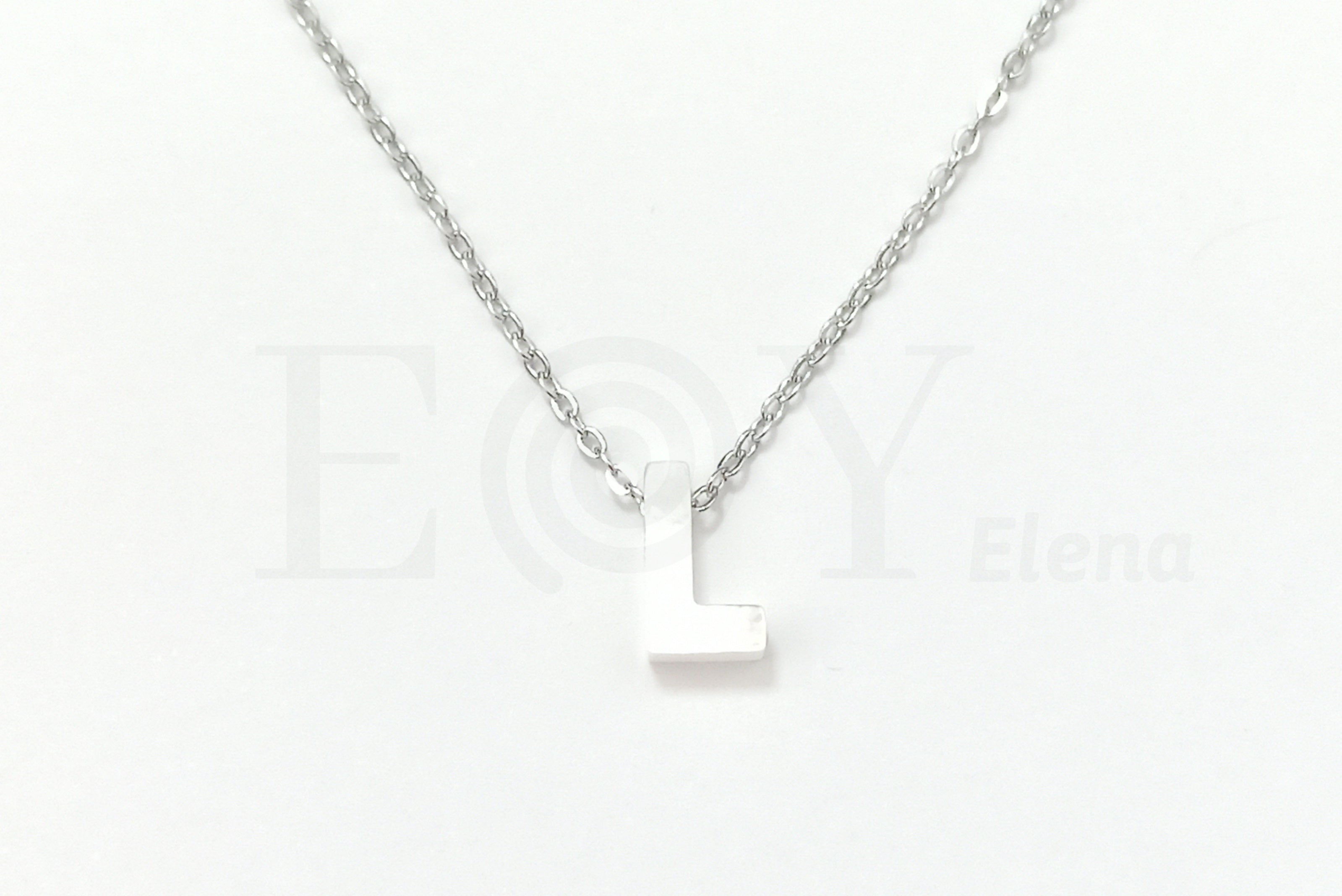 Collar de nácar letra "L"