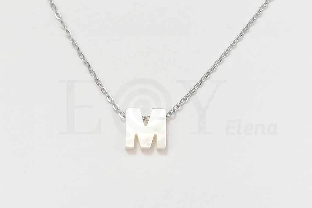 Collar de nácar letra "M"