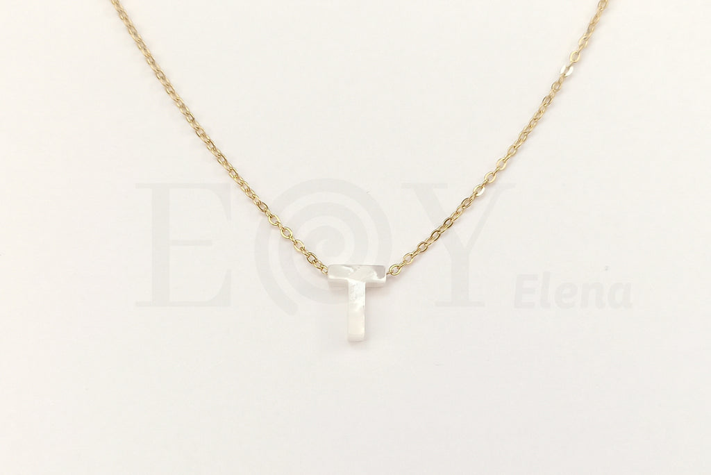 Collar de nácar letra "T"