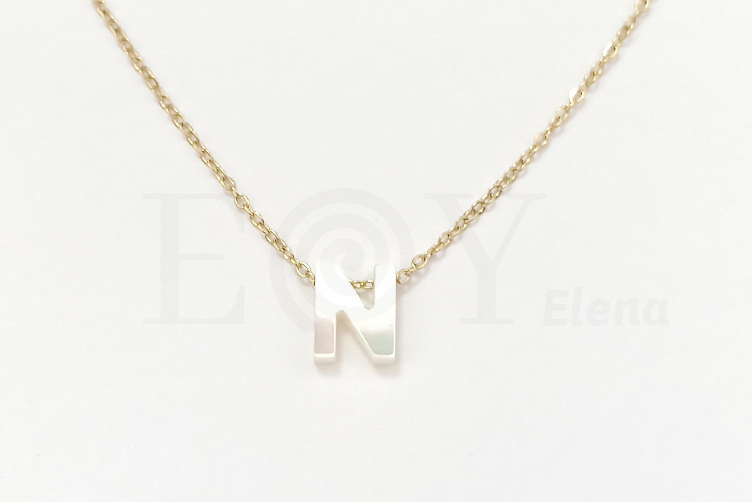 Collar de nácar letra "N"