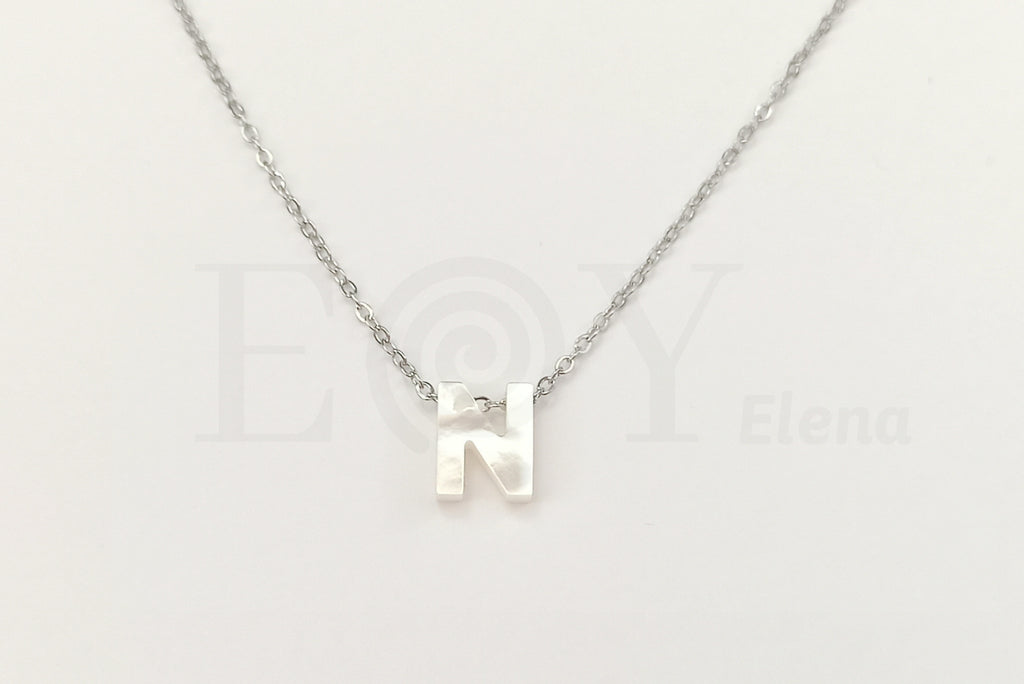 Collar de nácar letra "N"