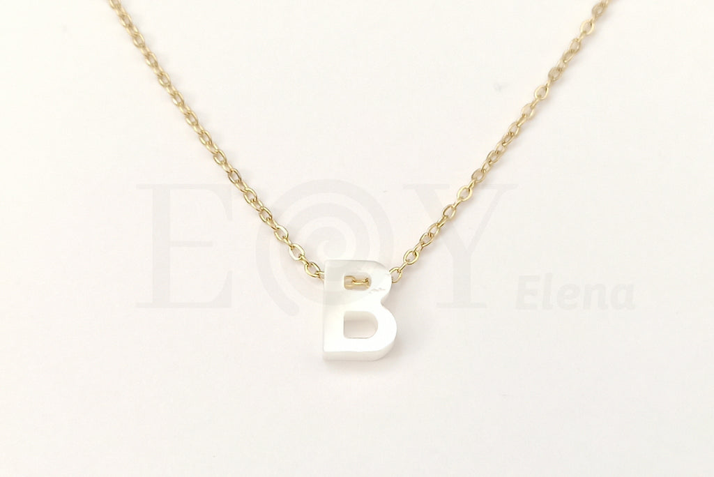 Collar de nácar letra "B"